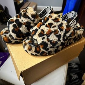 (SOLD) Ugg Slides